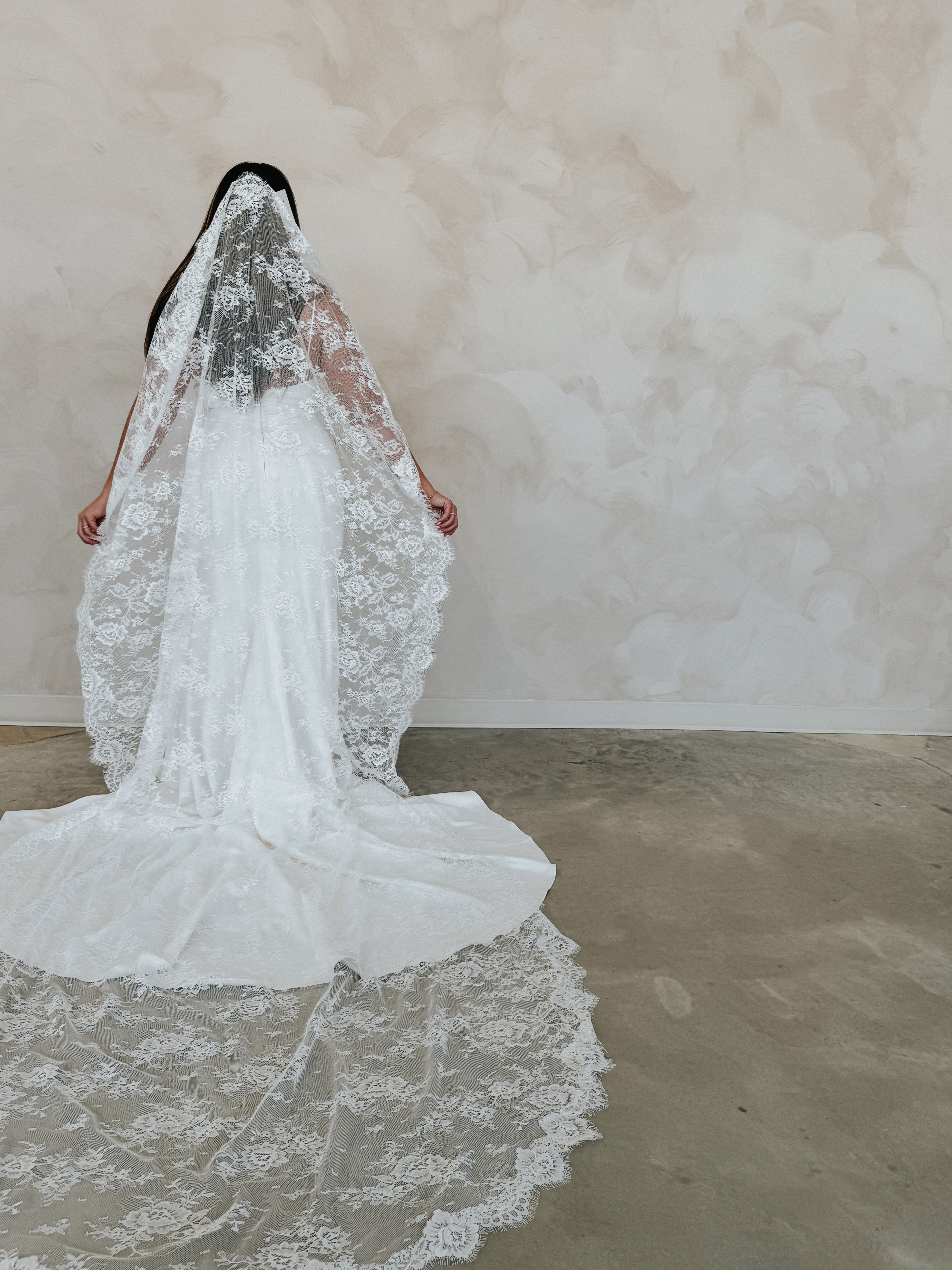 CHANTILLY- Full Chantilly Lace Veil