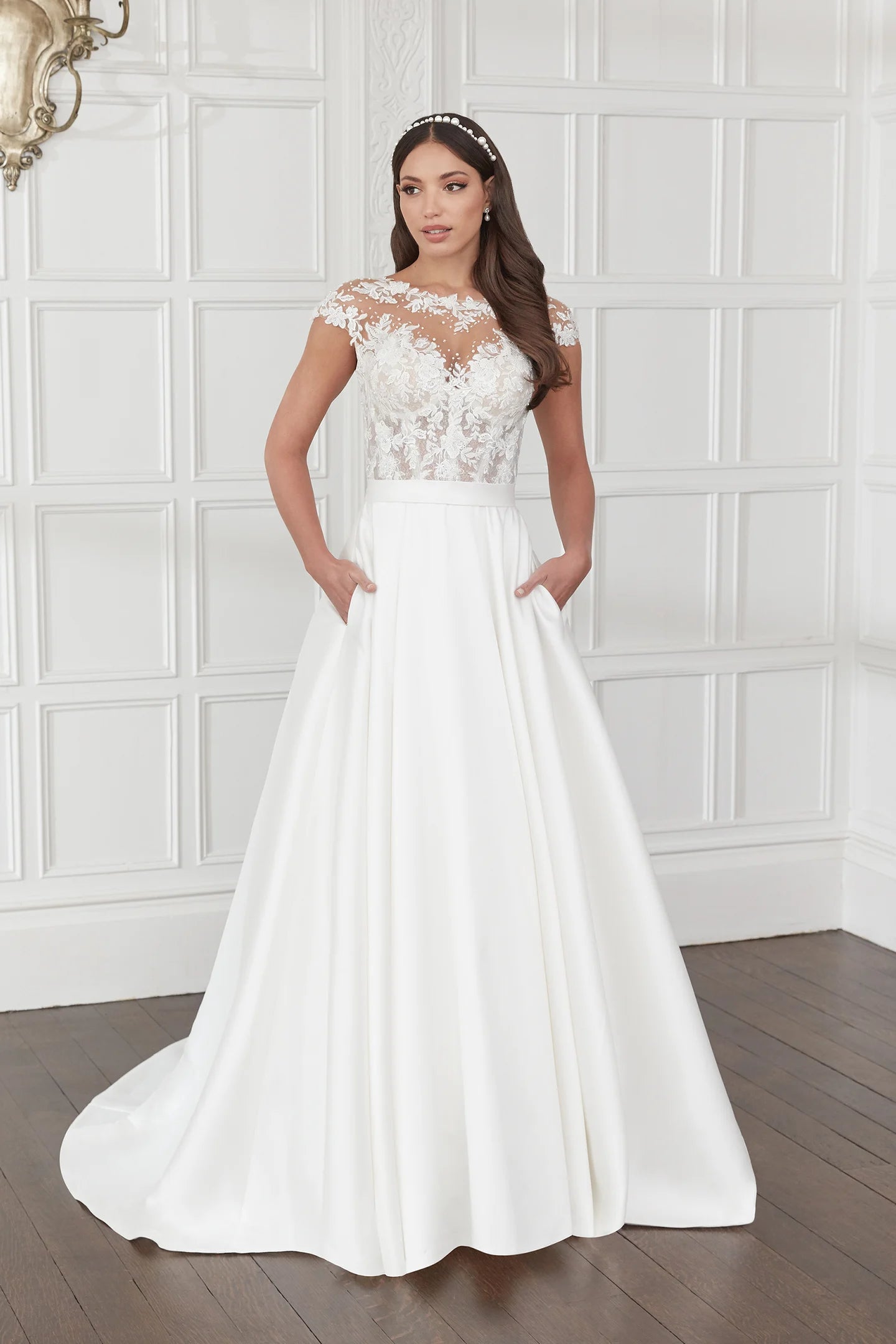 Size 24 | 44361 by Justin Alexander