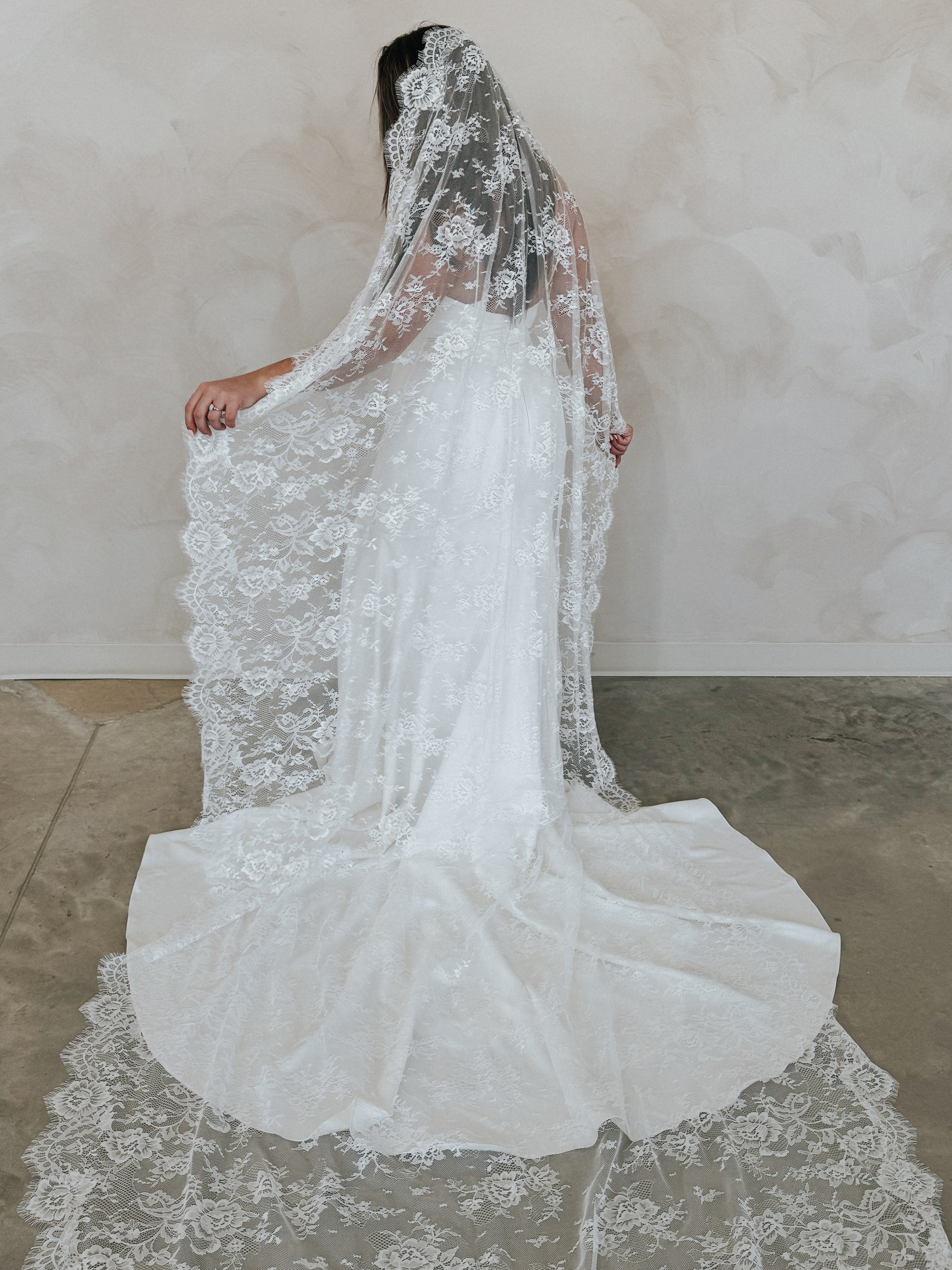 CHANTILLY- Full Chantilly Lace Veil