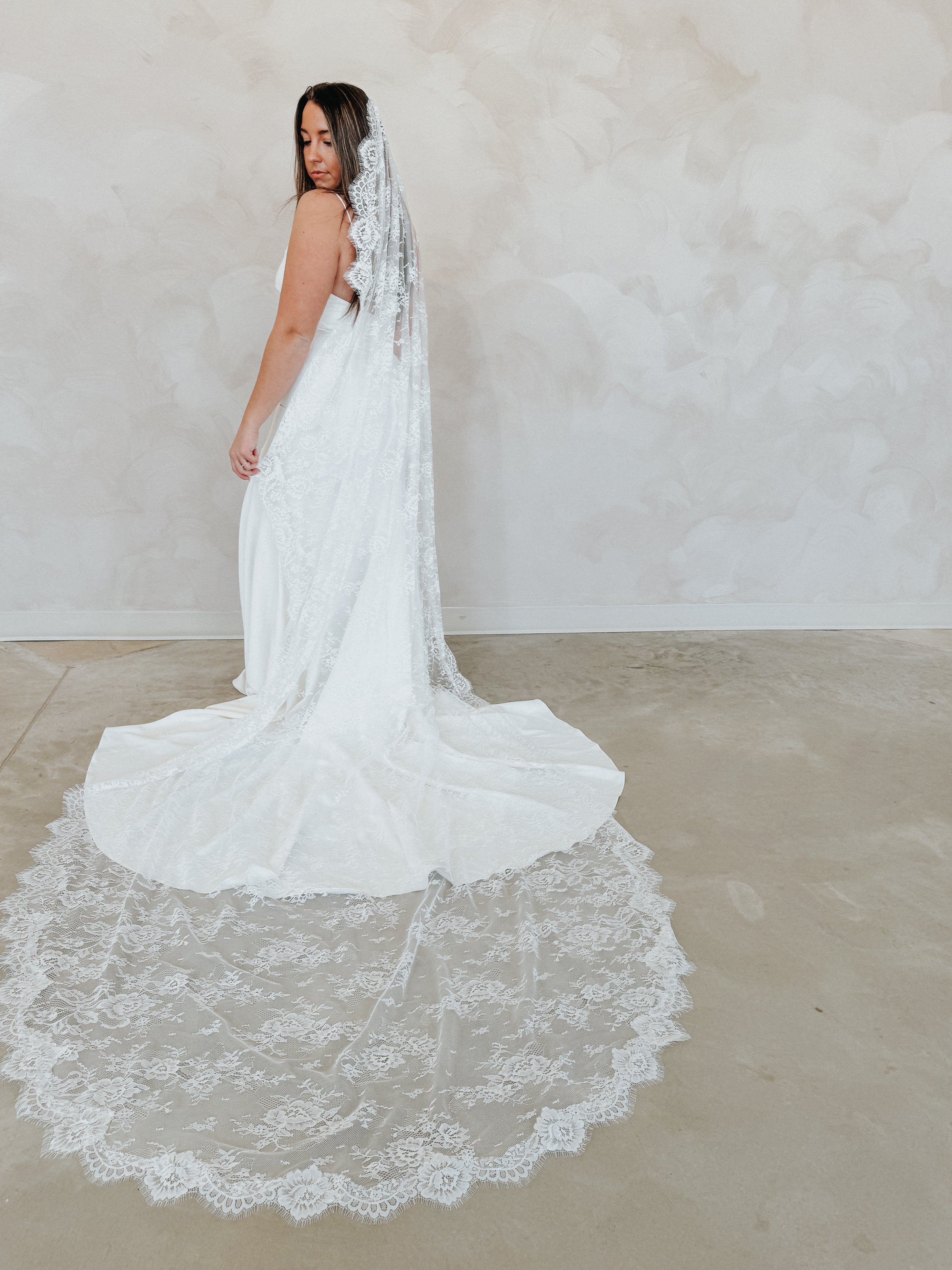 CHANTILLY- Full Chantilly Lace Veil