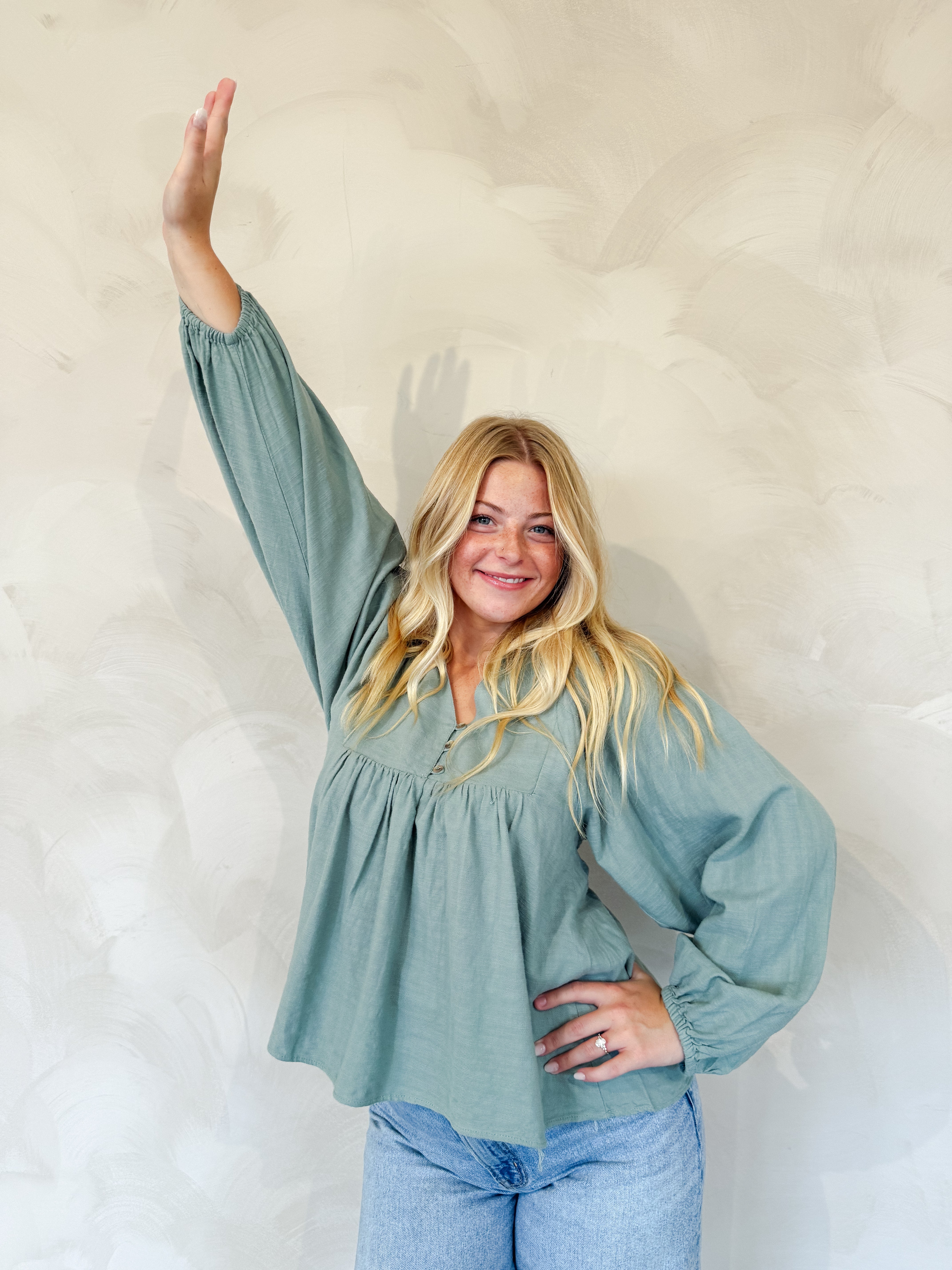 BALLOON SLEEVE BUTTON DOWN