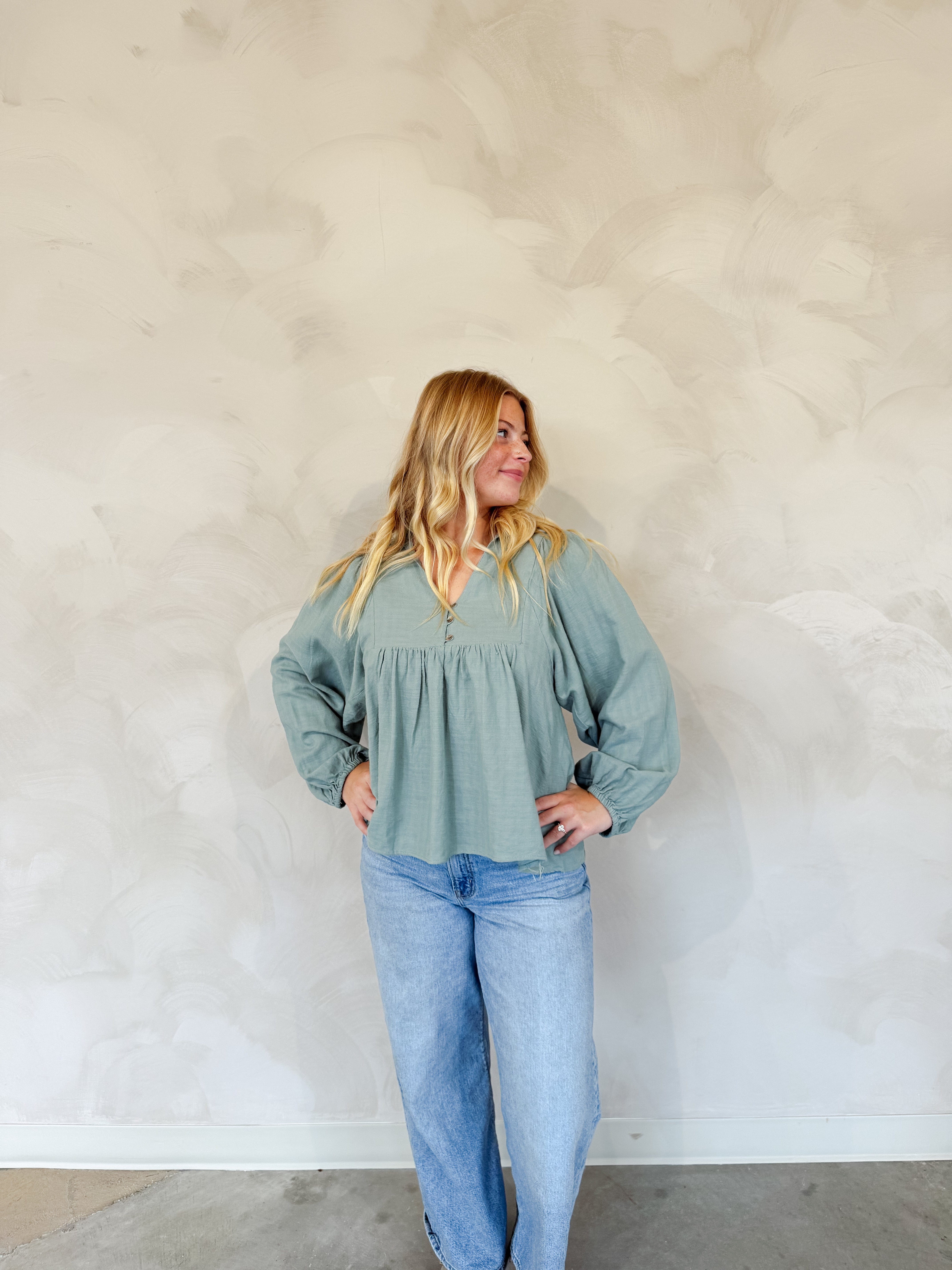 BALLOON SLEEVE BUTTON DOWN