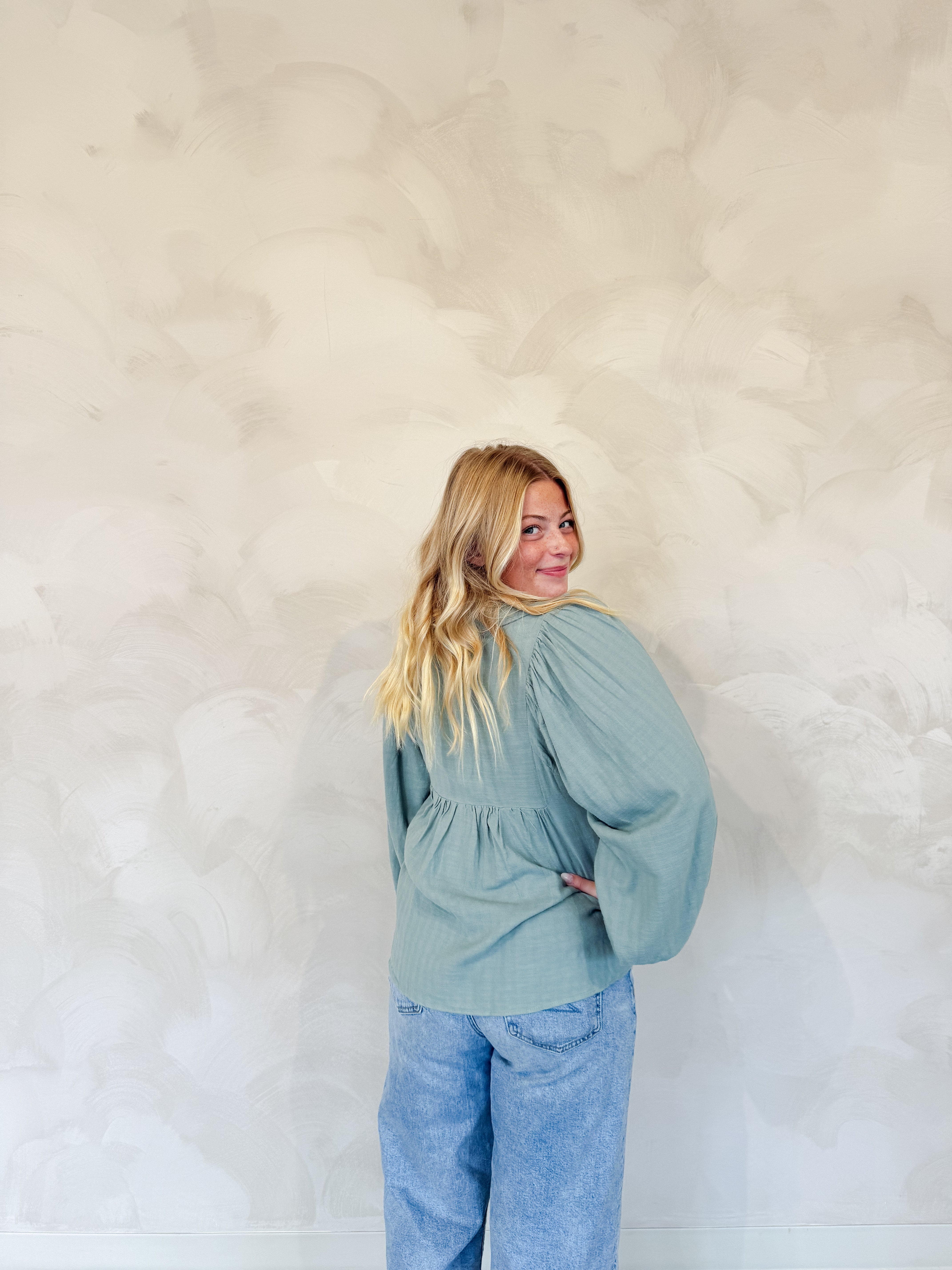 BALLOON SLEEVE BUTTON DOWN