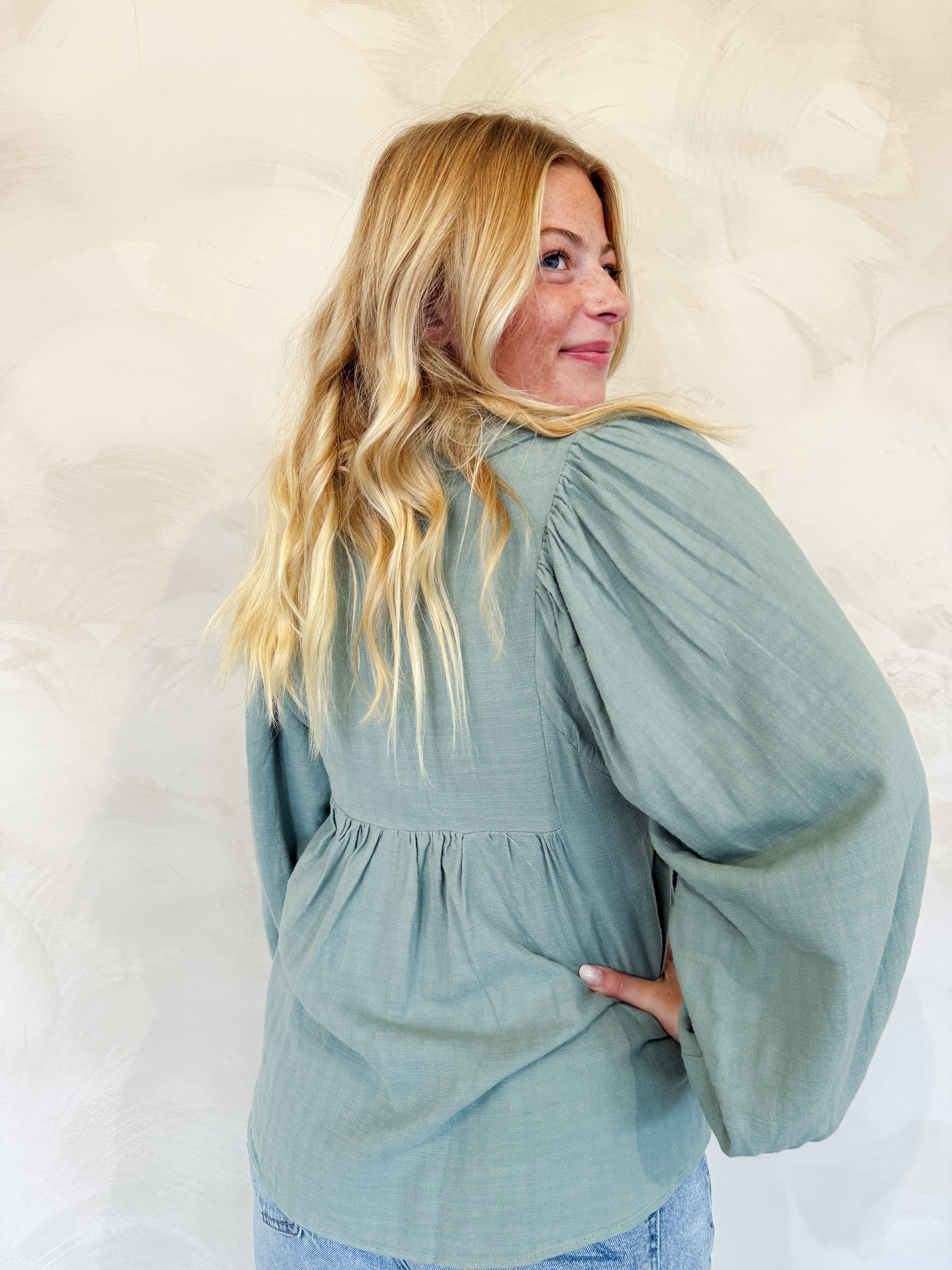 BALLOON SLEEVE BUTTON DOWN