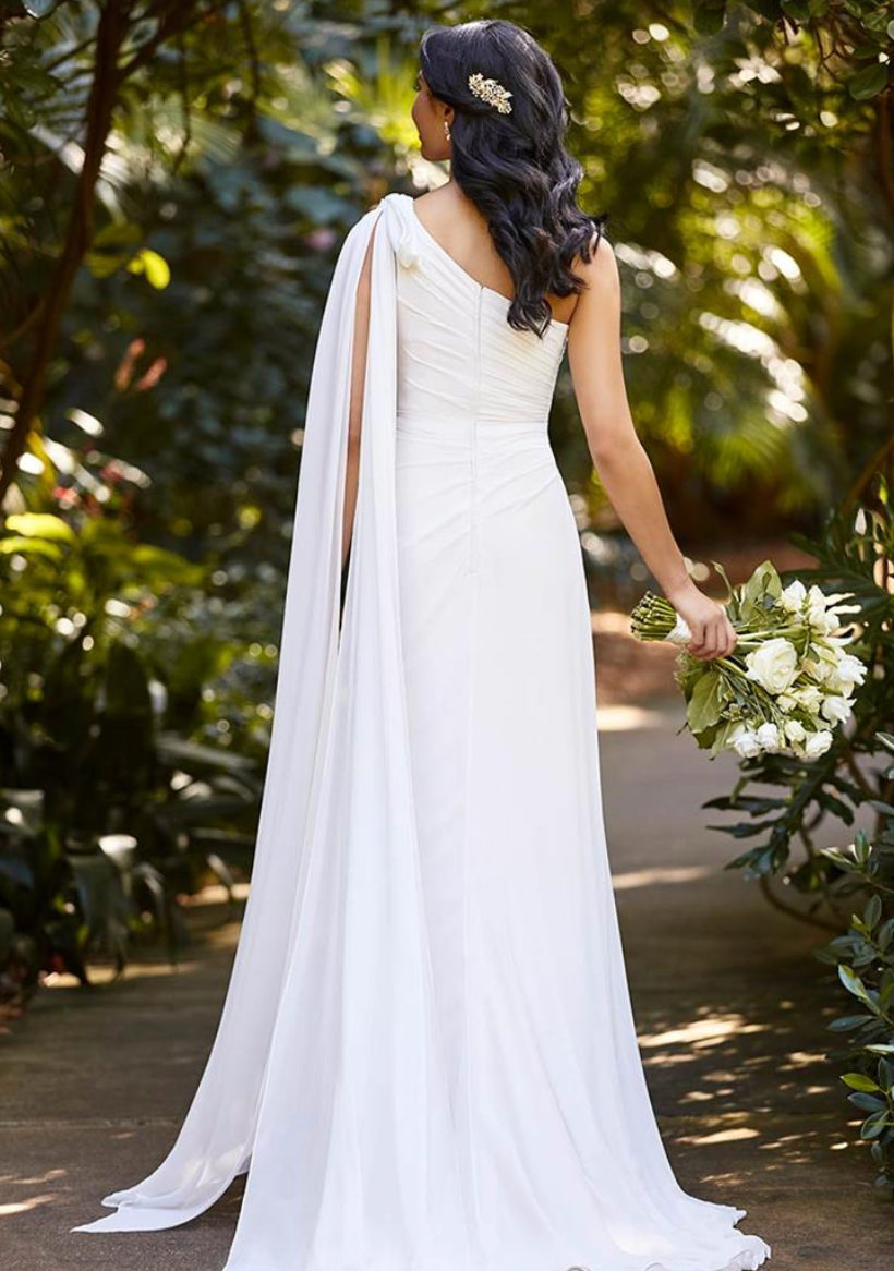 Size 12 | D3225 by Essence of Australia