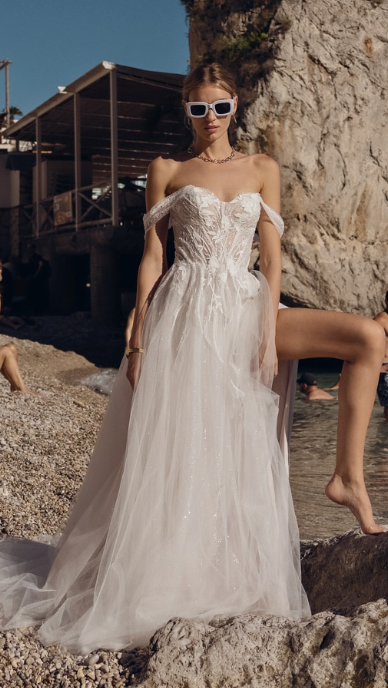 Size 10 | Banu by Le Papillion