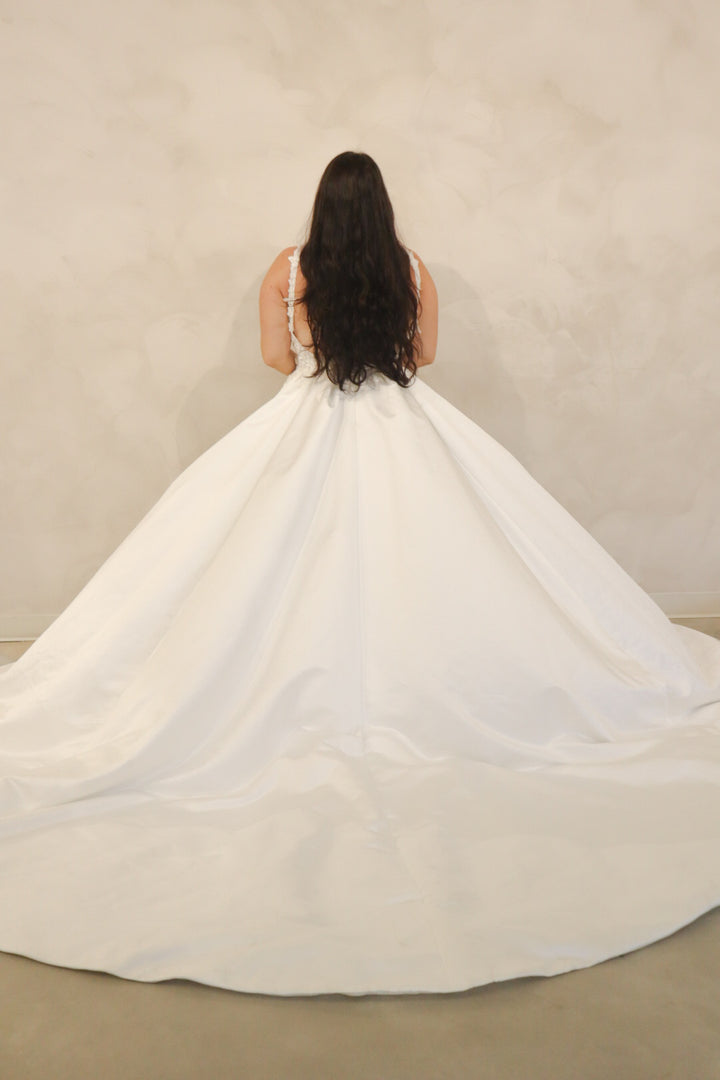 Size 12 | EB8612-1Z by Elysian Bridal