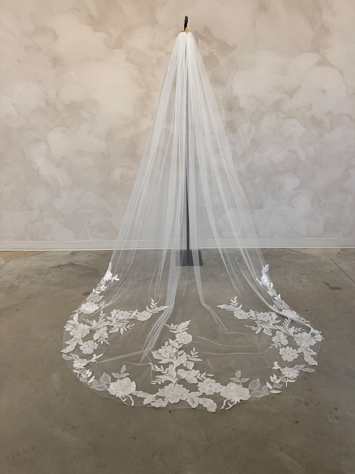 FLEUR- Floral Lace Veil