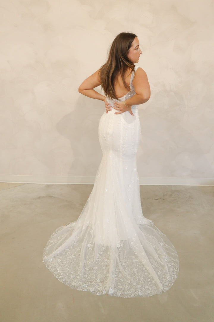 Size 12 | EB22724-1Z by Elysian Bridal