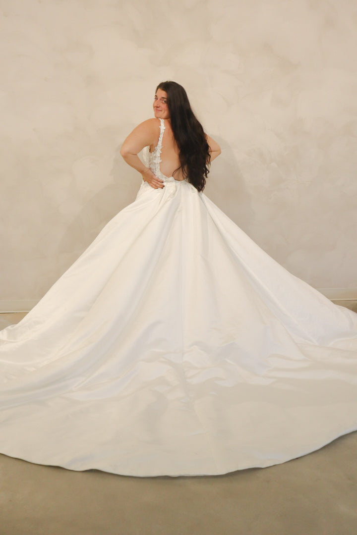 Size 12 | EB8612-1Z by Elysian Bridal