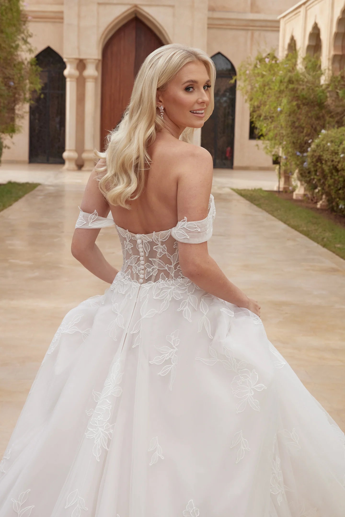 Size 24 | 44435 by Justin Alexander