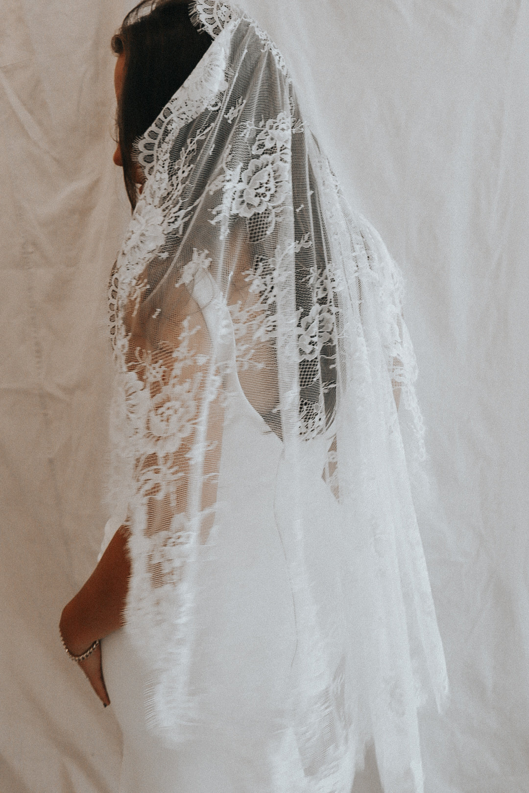 CHANTILLY- Full Chantilly Lace Veil