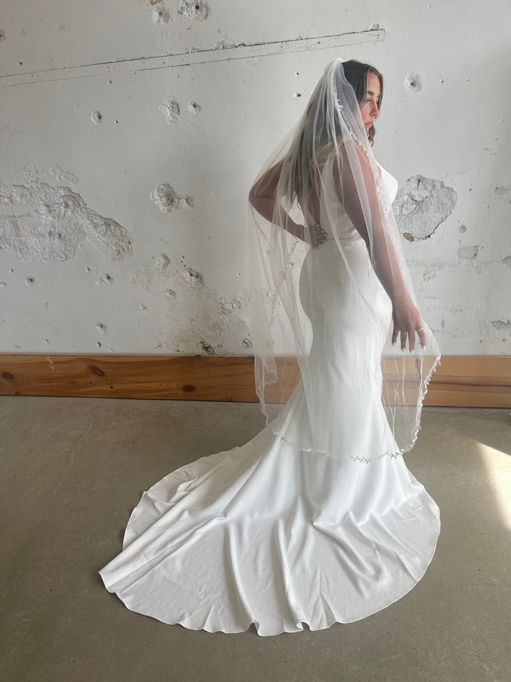 LACE EDGE VEIL IN WALTZ- OFF WHITE