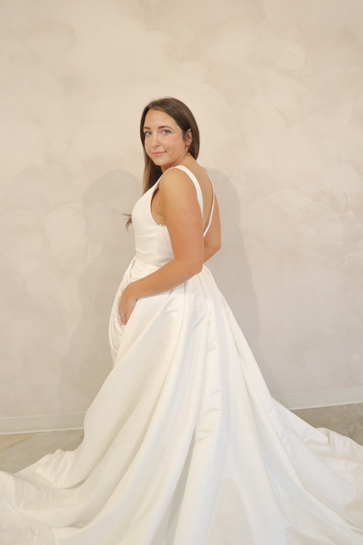 Size 12 | EB22472-1Z by Elysian Bridal