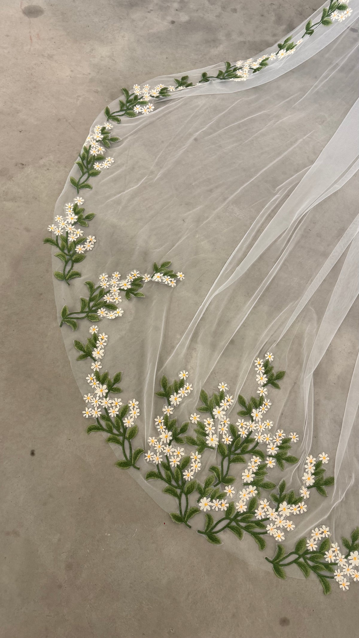 DAISY- Floral Veil
