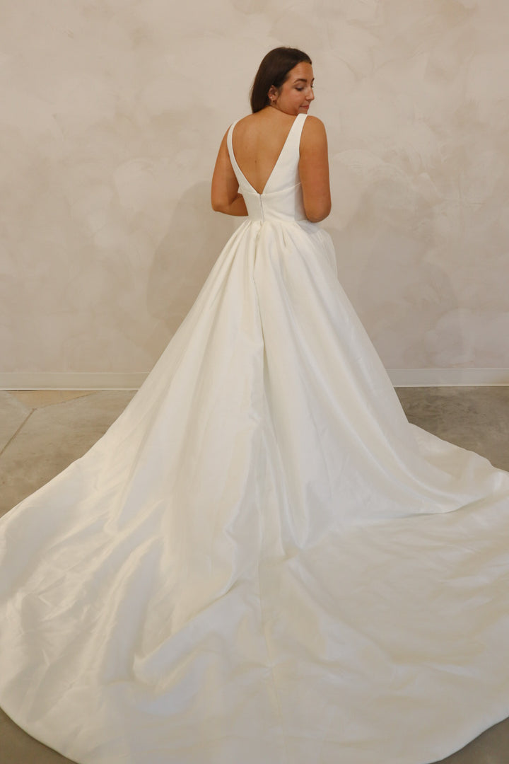 Size 12 | EB22693 by Elysian Bridal