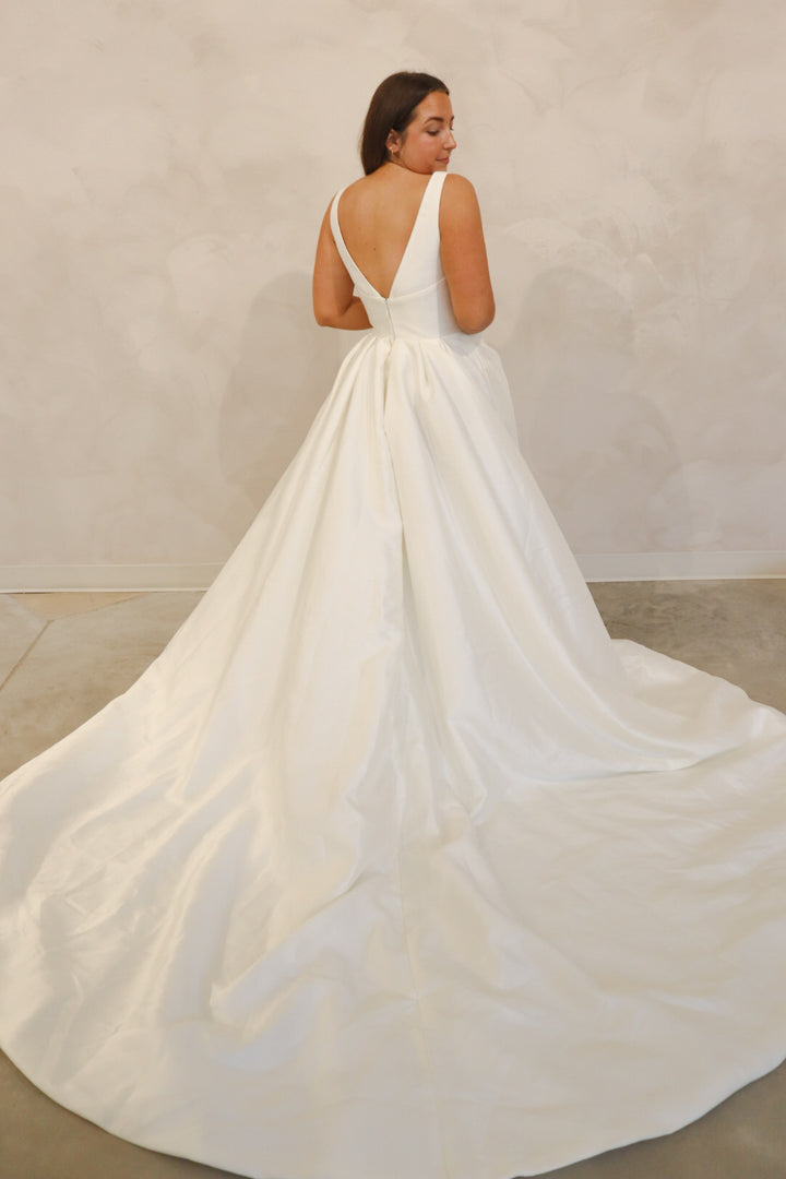 Size 12 | EB22693 by Elysian Bridal