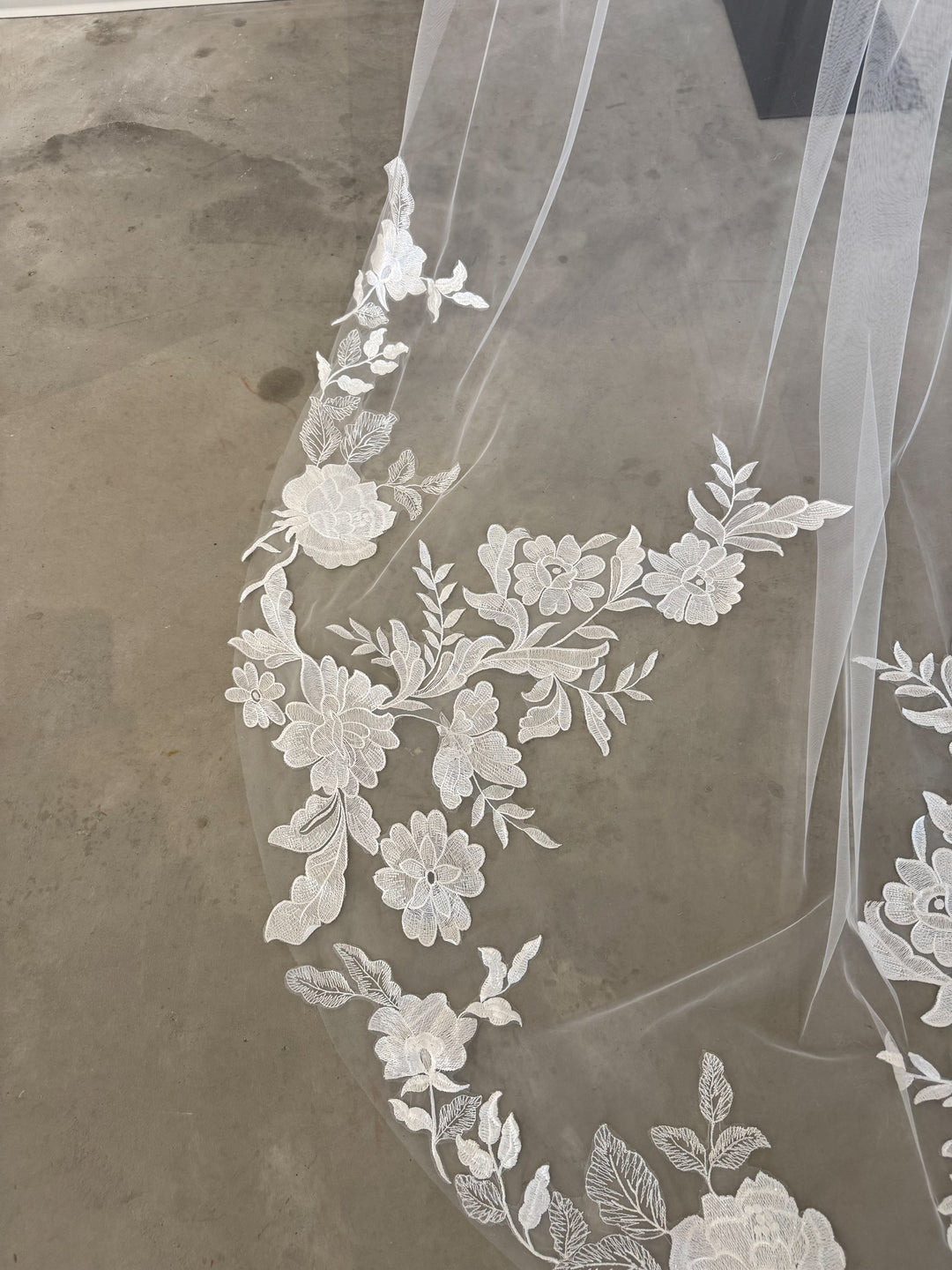 FLEUR- Floral Lace Veil