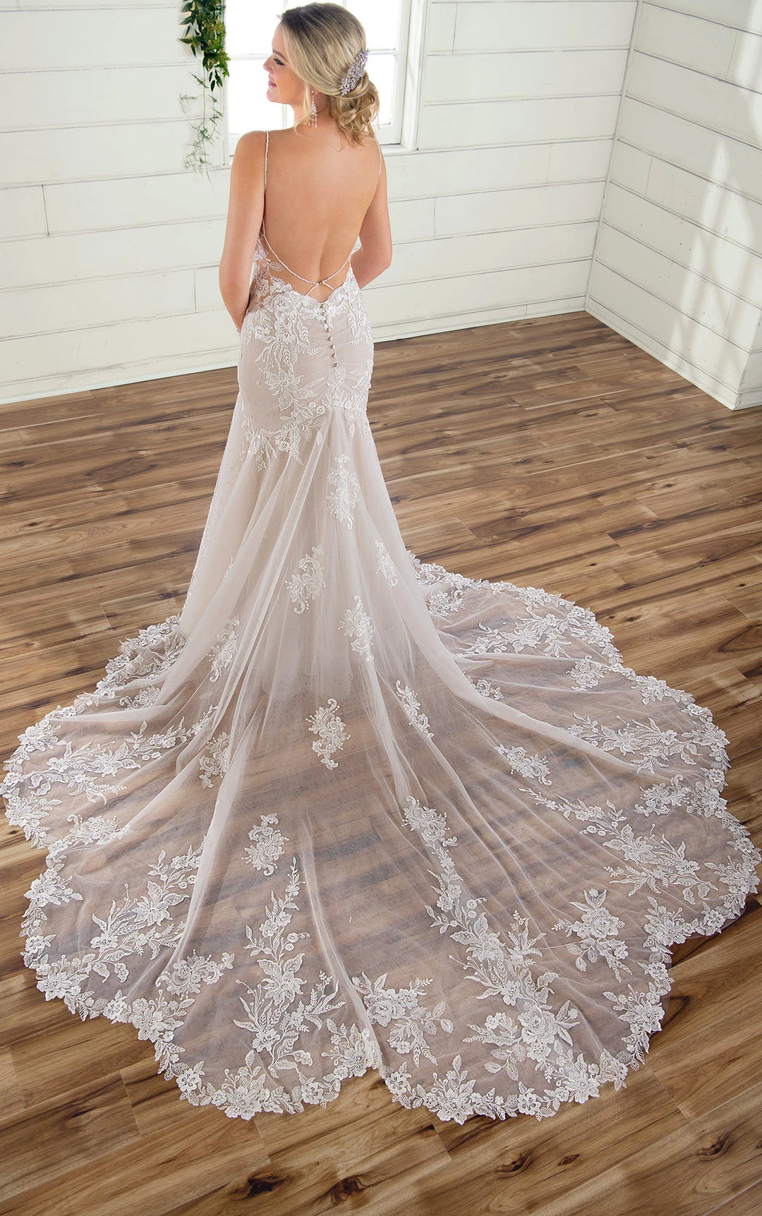 Size 10 | D2770 by Essence of Australia