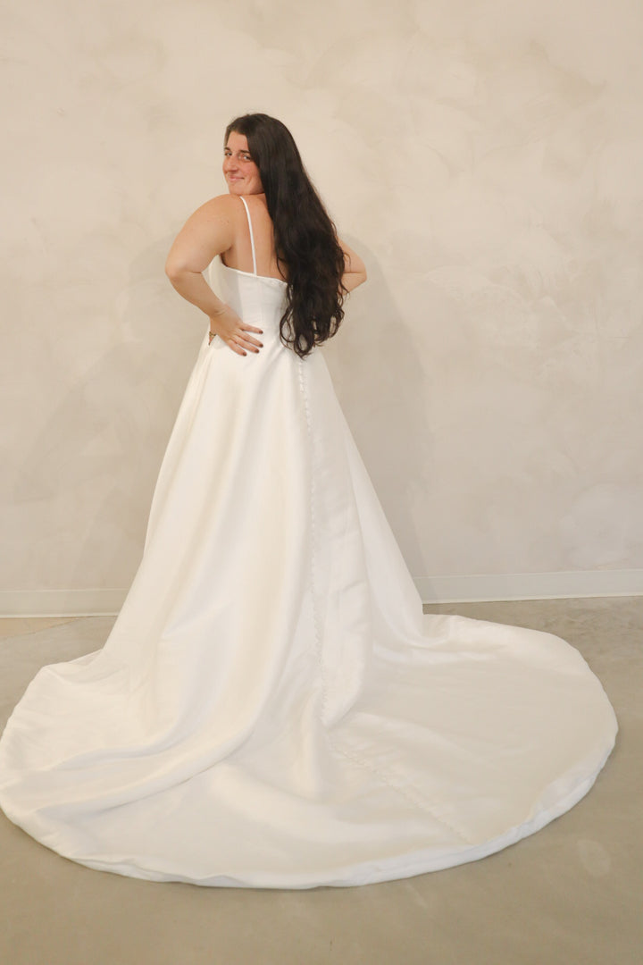 Size 14 | 7601 by Stella York