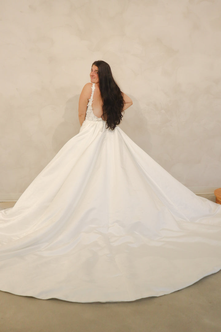 Size 12 | EB8612-1Z by Elysian Bridal
