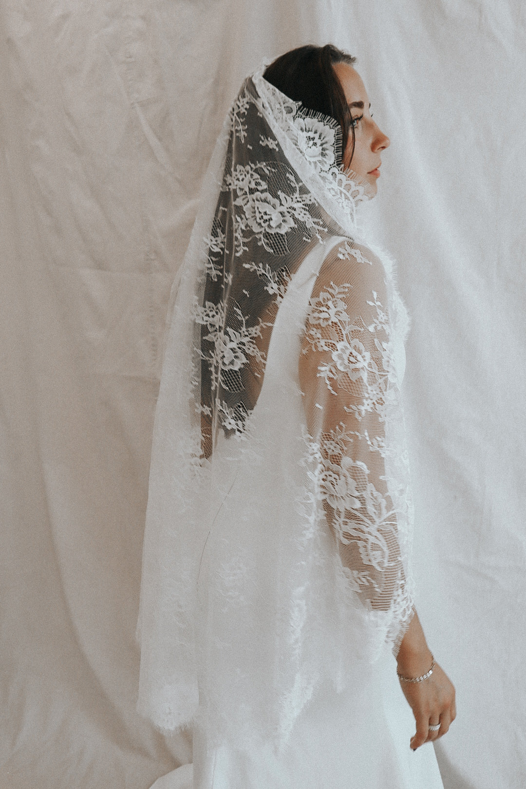 CHANTILLY- Full Chantilly Lace Veil
