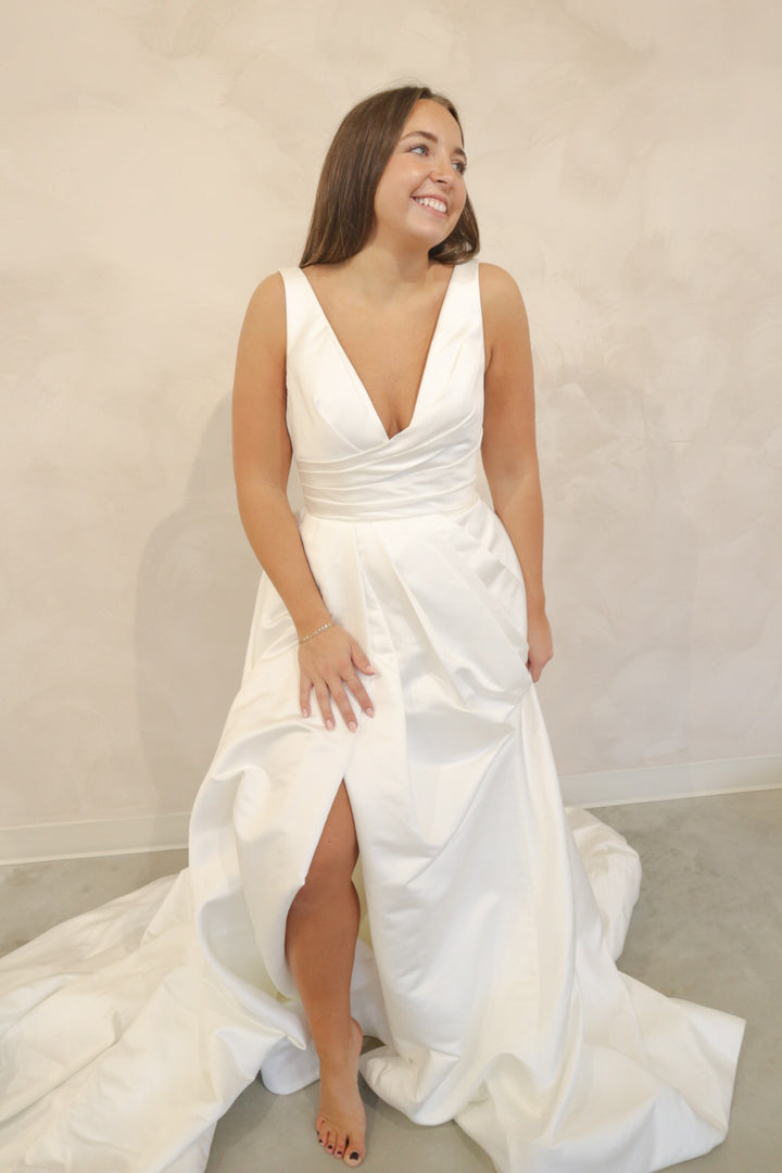 Size 12 | EB22472-1Z by Elysian Bridal