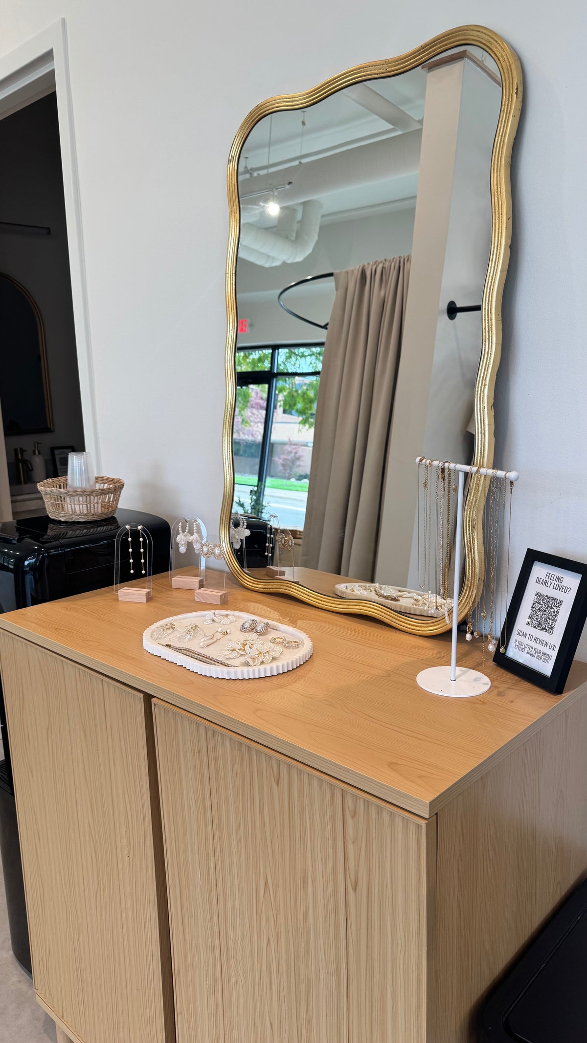 JEWELRY BAR