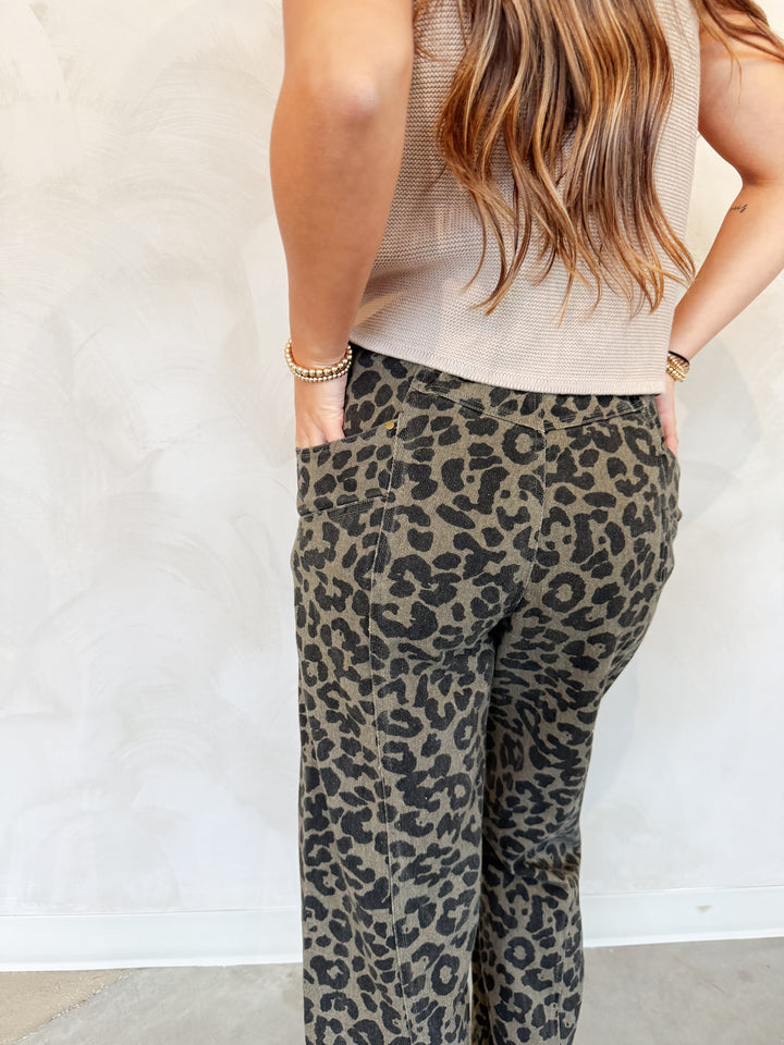 LEOPARD BARREL JEANS