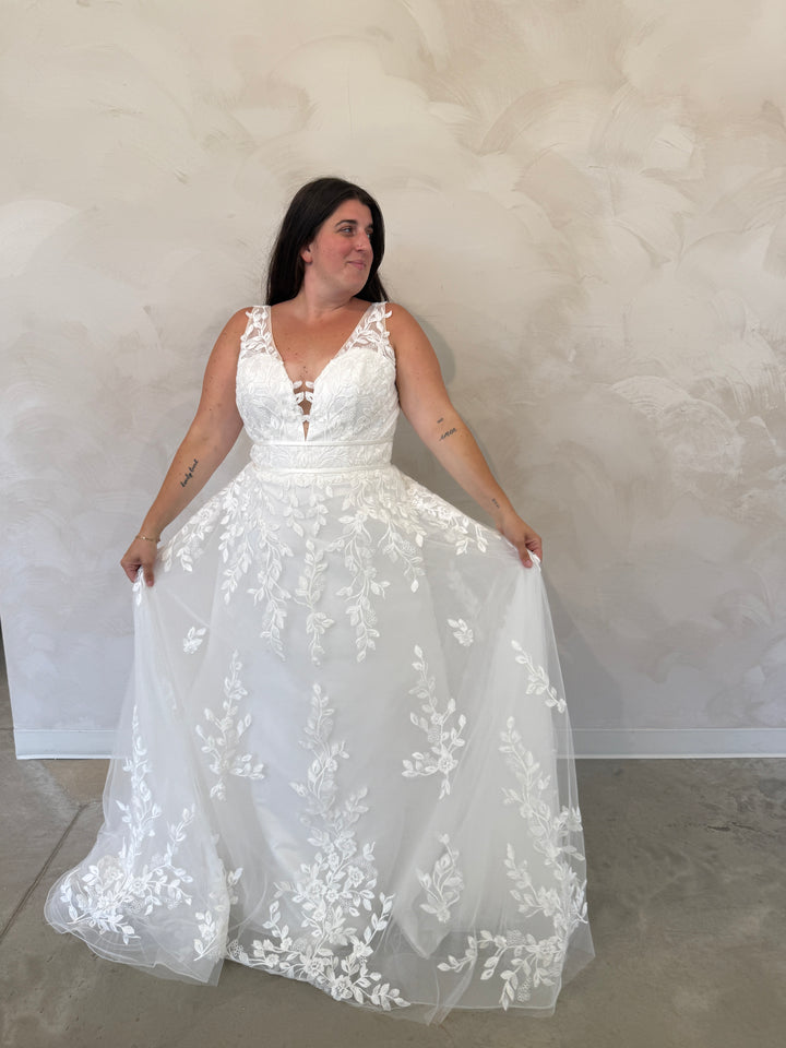 Size 20 | Avalon by Take Heart