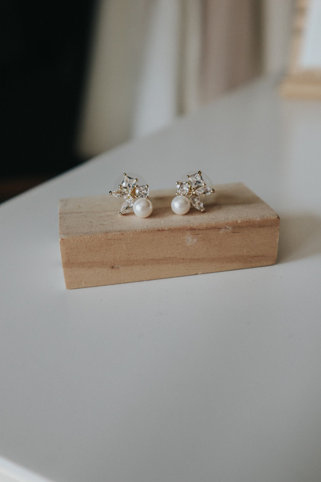 PEARL STUDS