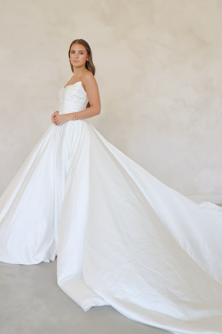 Size 18 | Elizabeth by Becoming