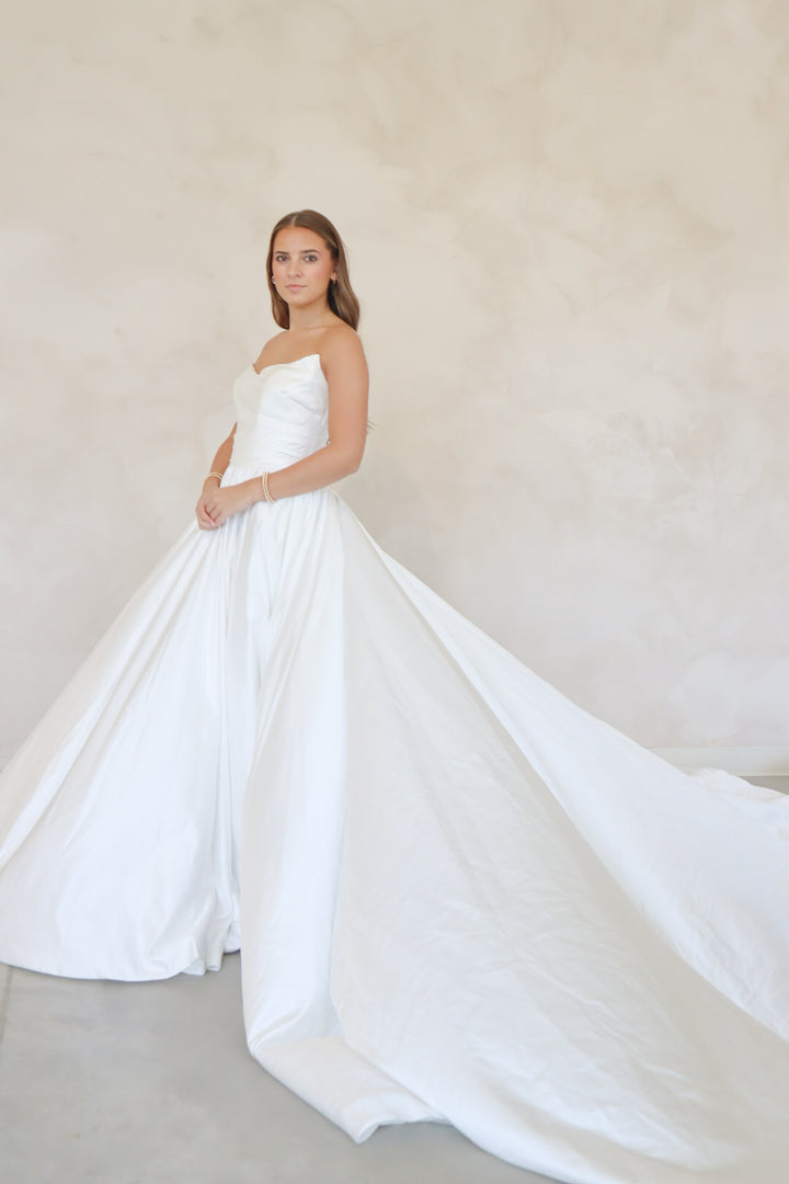 Size 18 | Elizabeth by Becoming