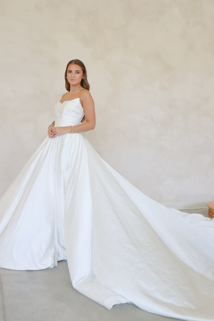 Size 18 | Elizabeth by Becoming