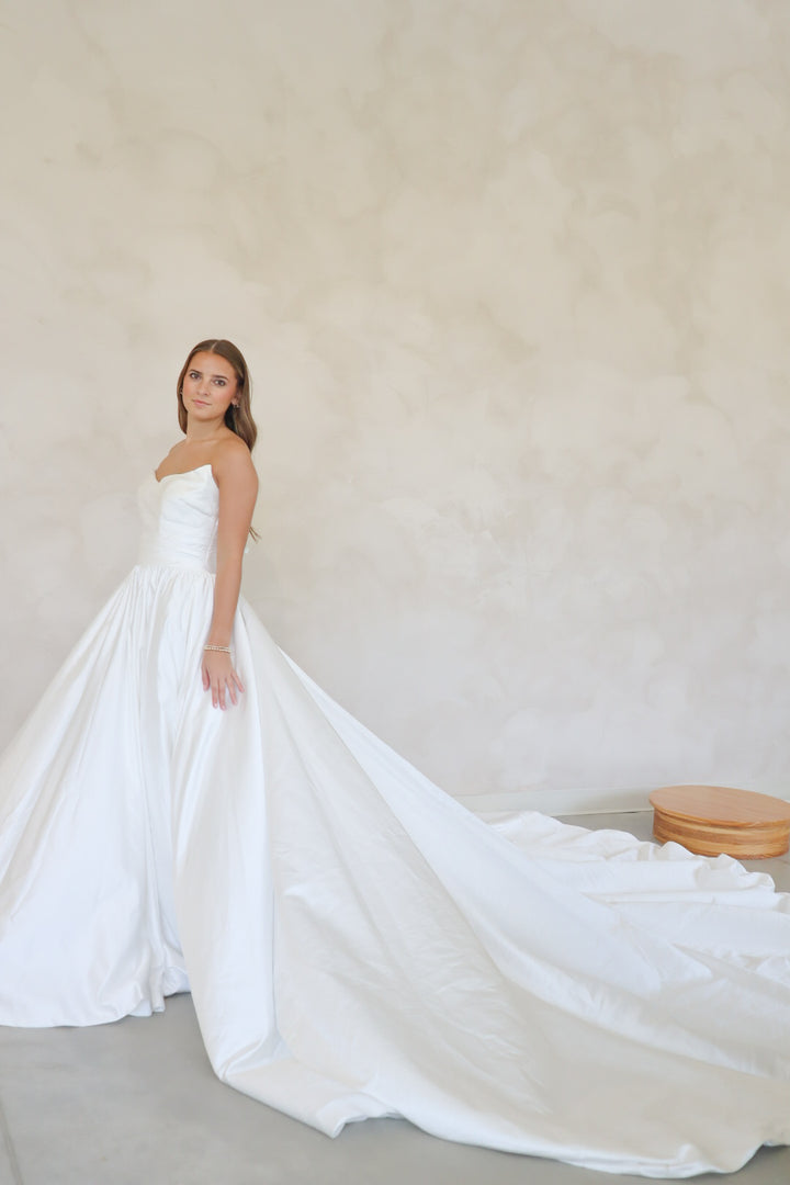 Size 18 | Elizabeth by Becoming