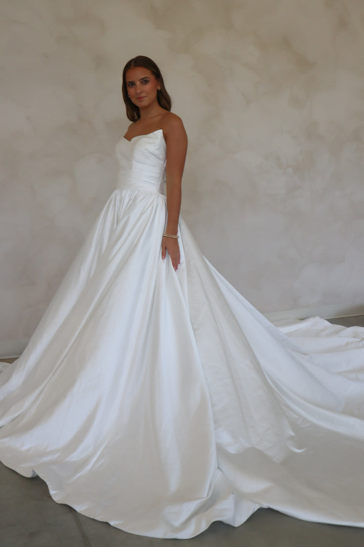 Size 08 | Elizabeth by Becoming