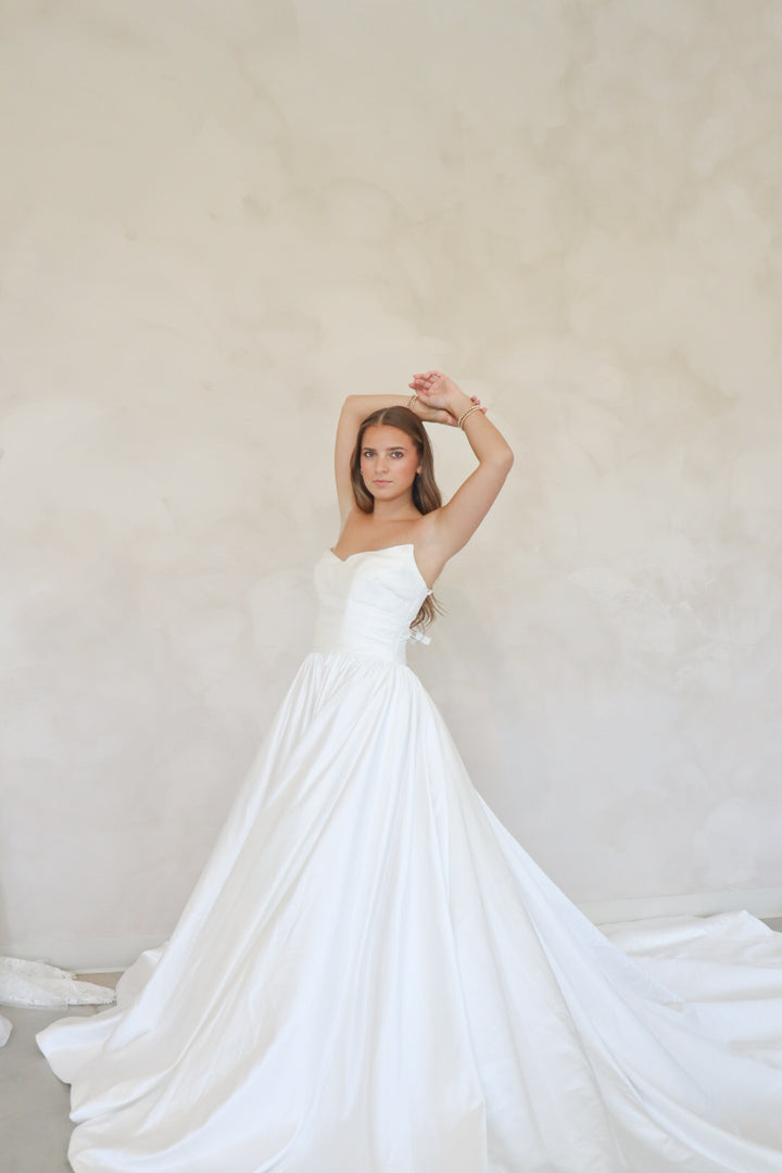 Size 18 | Elizabeth by Becoming