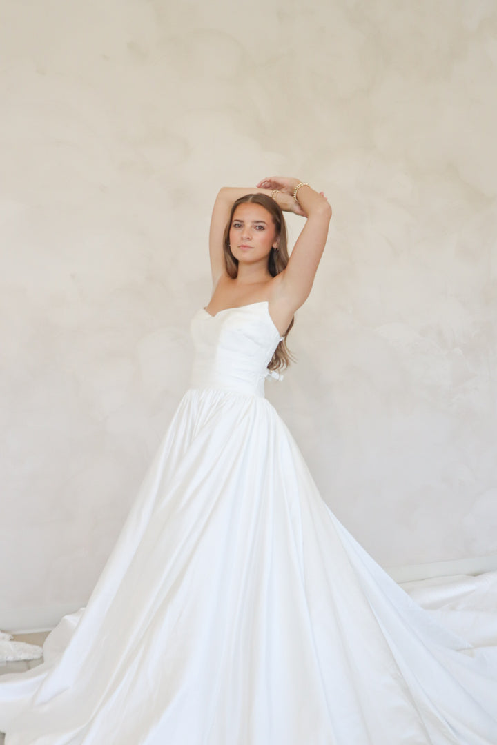 Size 18 | Elizabeth by Becoming