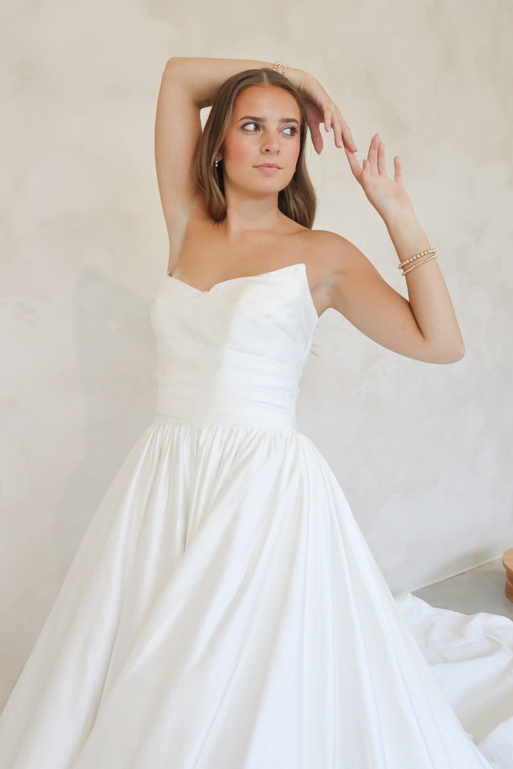 Size 08 | Elizabeth by Becoming