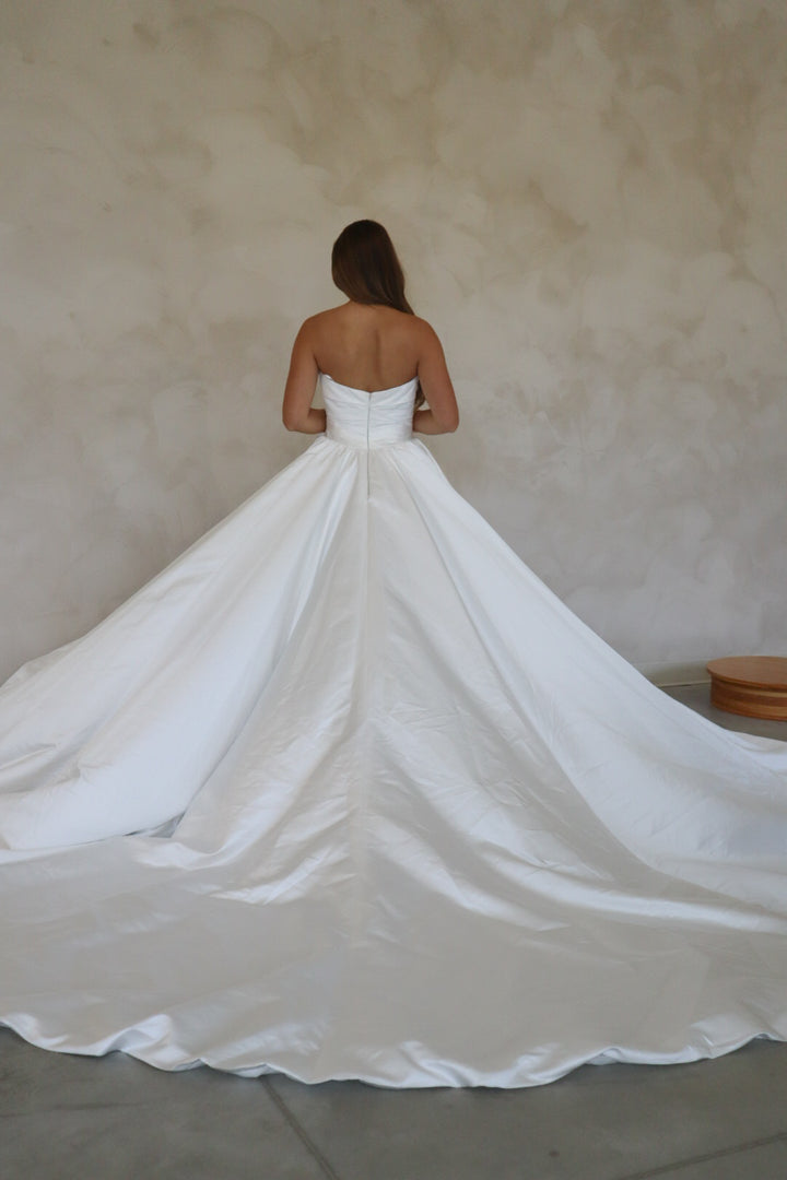 Size 08 | Elizabeth by Becoming