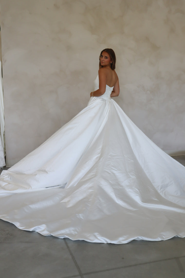 Size 18 | Elizabeth by Becoming