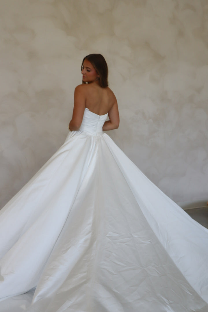 Size 18 | Elizabeth by Becoming