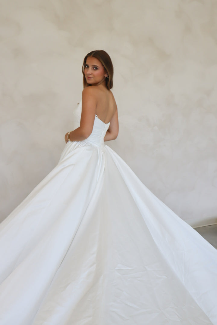 Size 18 | Elizabeth by Becoming