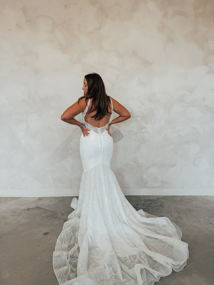 Size 12 | EB22466-1Z by Elysian Bridal