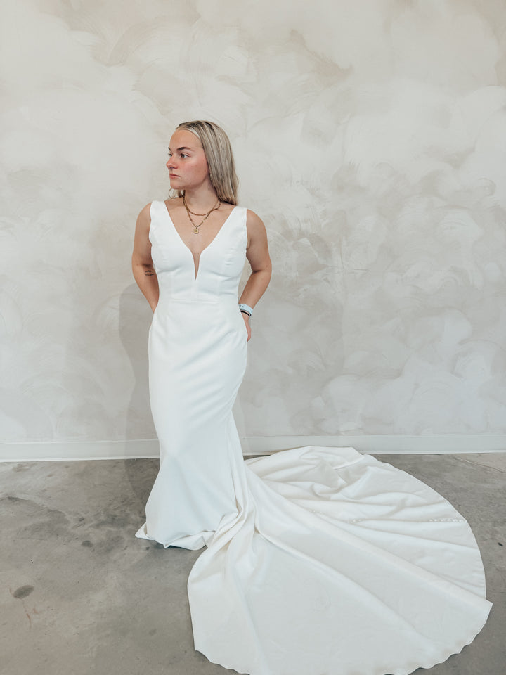 Size 10 | Eureka by Pronovias