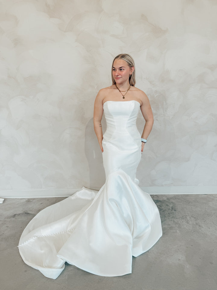 Size 08 | Oberon by Pronovias