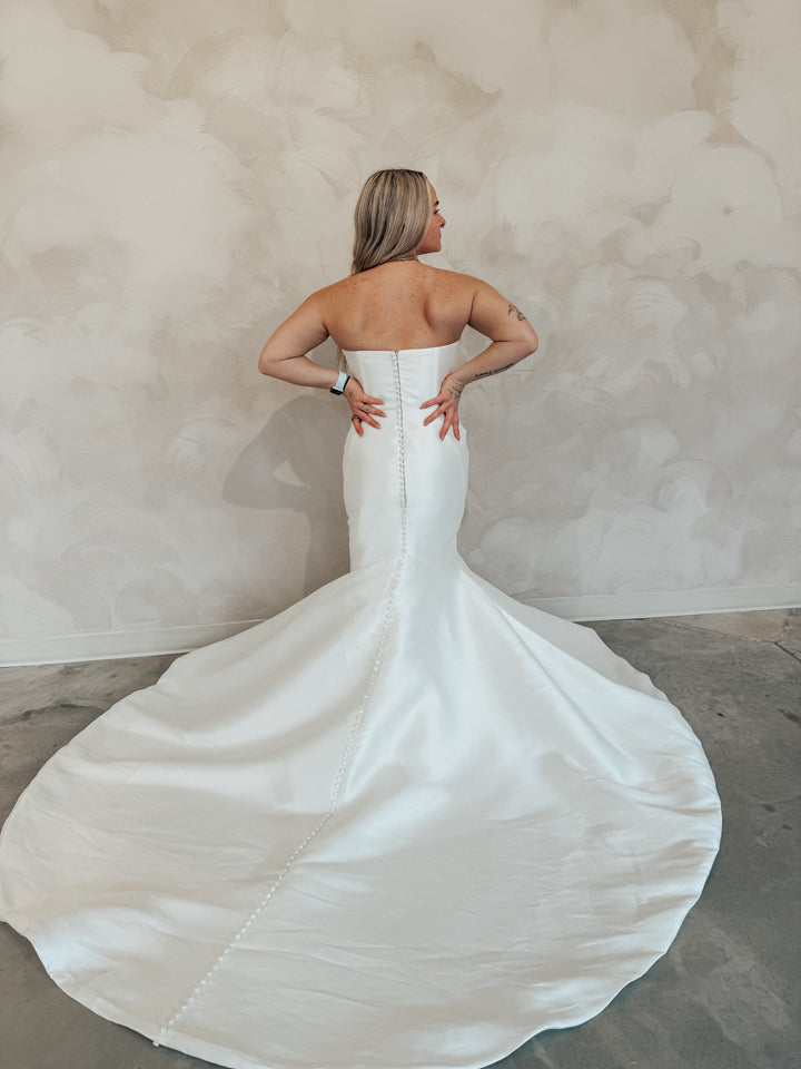 Size 08 | Oberon by Pronovias