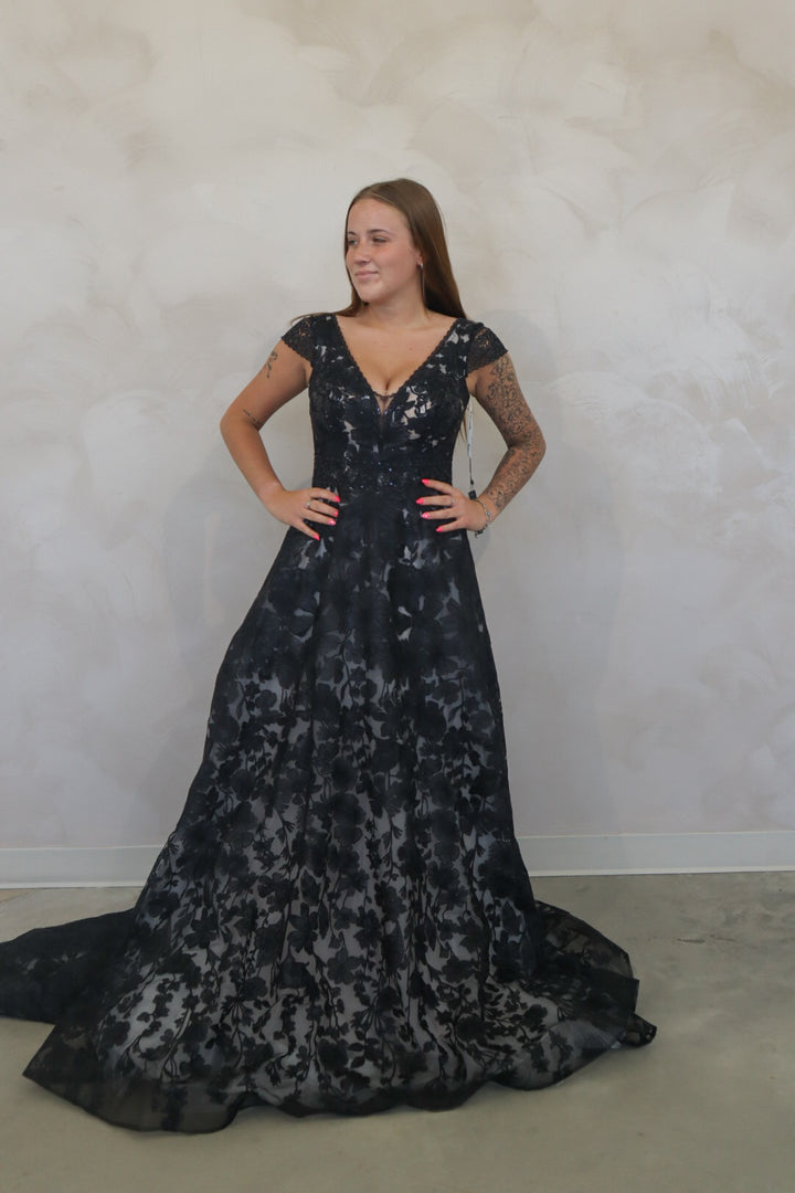 Size 08 | 8224 by Monica Loretta