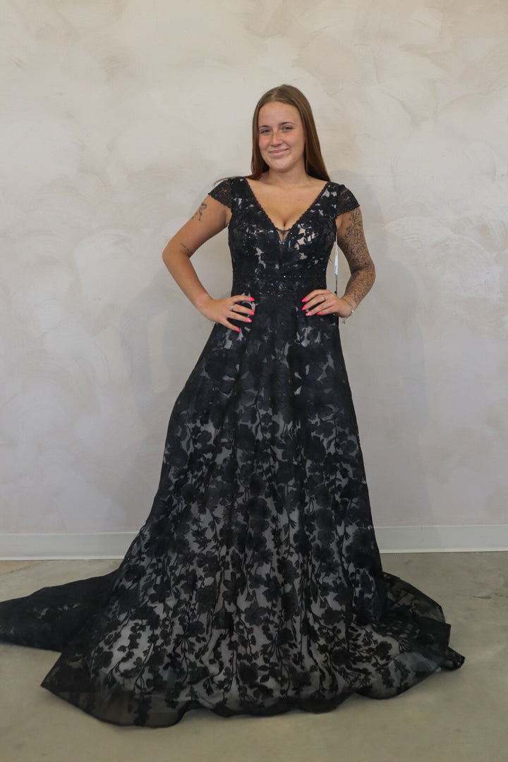 Size 08 | 8224 by Monica Loretta