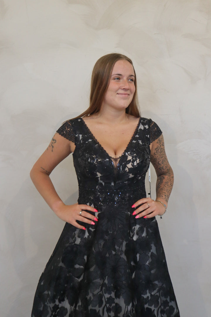 Size 08 | 8224 by Monica Loretta